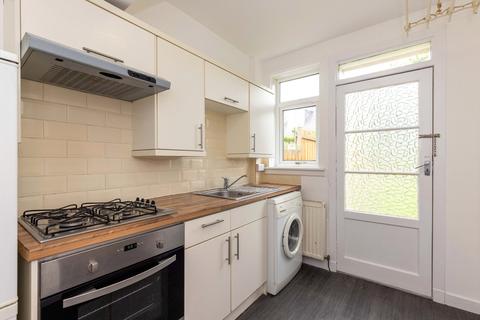 3 bedroom terraced house to rent, Priestfield Crescent, Edinburgh, Midlothian