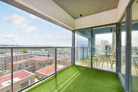 3 bedroom flat for sale, Lotus House, London E14