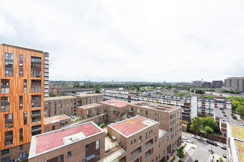 3 bedroom flat for sale, Lotus House, London E14