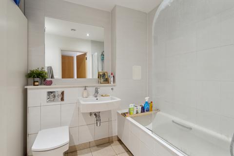 3 bedroom flat to rent, Hertford Road, London, N1