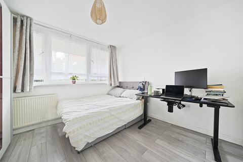 3 bedroom maisonette to rent, Willow Court, Eden Grove, London