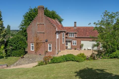 5 bedroom detached house for sale, Mountbatten Road, Bungay