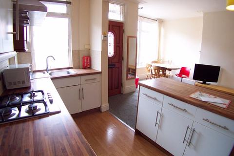 4 bedroom terraced house for sale, Stanmore View, Leeds