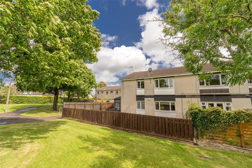22 Howden Hall Crescent, Edinburgh, EH16 2 bed flat for sale £215,000