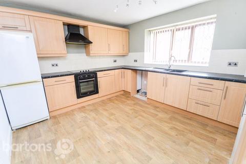 2 bedroom semi-detached house to rent, Ferndale Drive, Bramley