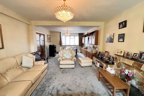 4 bedroom semi-detached house for sale, Ridgemont Gardens, Edgware