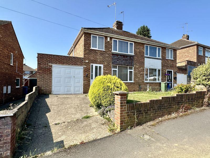 Hillview Crescent, Banbury No... 3 bed semidetached house for sale