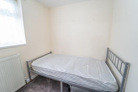 2 bedroom ground floor flat to rent, Endsleigh Road, Southall