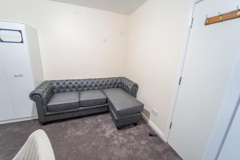 2 bedroom ground floor flat to rent, Endsleigh Road, Southall