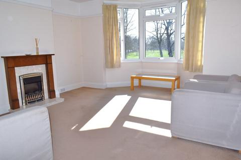 2 bedroom flat to rent, Riverside Court, Cambridge CB4