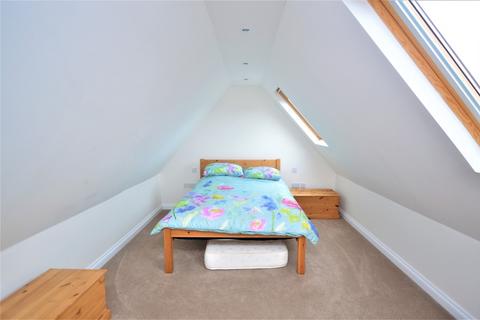 3 bedroom apartment to rent, Park Avenue, Ventnor, PO38