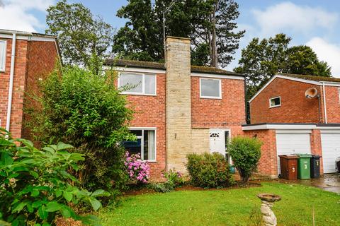 3 bedroom semi-detached house to rent, Manor Close, Shrivenham