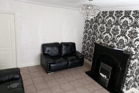 3 bedroom semi-detached house to rent, Scargreen, L11