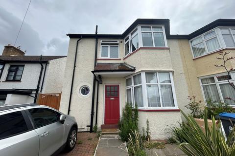 6 bedroom end of terrace house to rent, Burney Avene, Surbiton