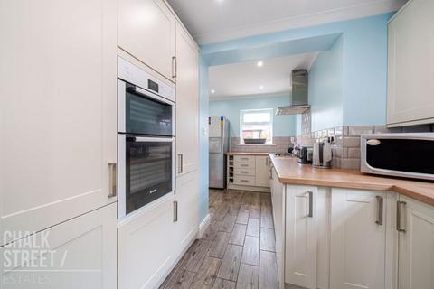 37 Trafalgar Road, Rainham, RM13 8AR