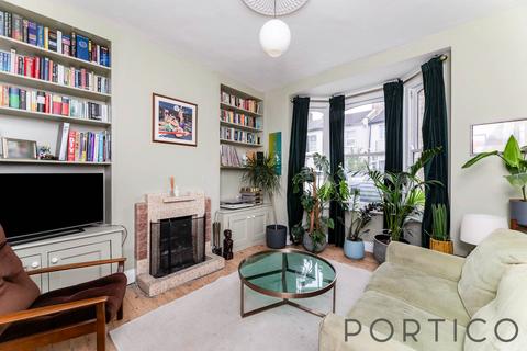 2 bedroom terraced house to rent, Albert Square | E15