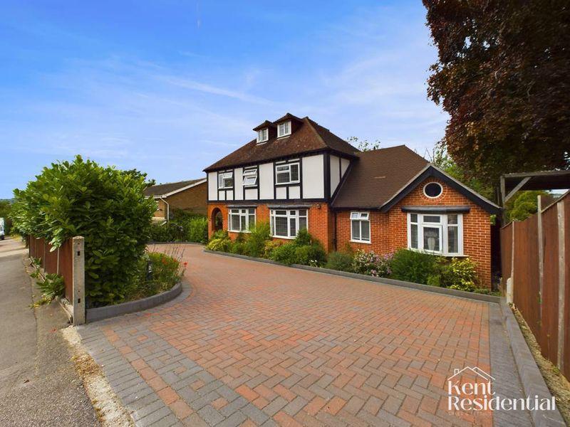 Priestfields, Rochester, ME1 6 bed detached house to rent £3,000 pcm