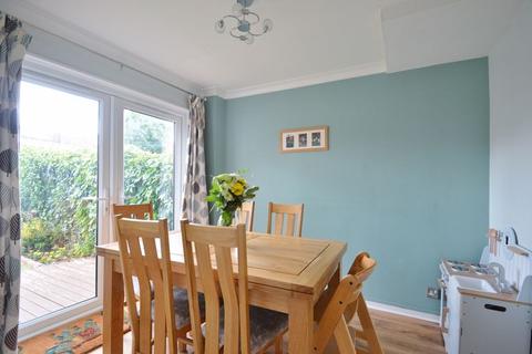 25 Lambert Walk, Thame, OX9 3DT