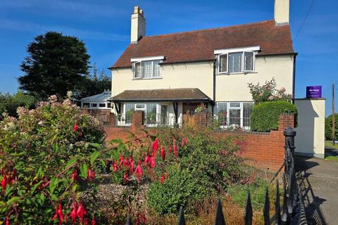 3 bedroom detached house for sale, Enville Road, Kingswinford DY6