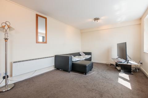 2 bedroom flat for sale, Highclere Avenue, Manchester, M7