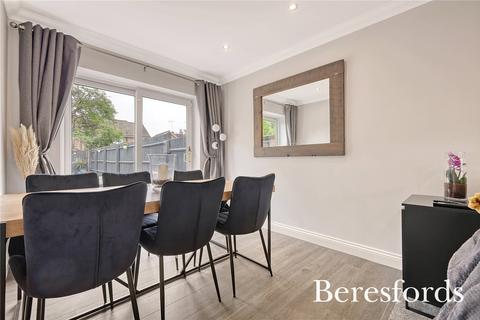 39 Eastham Crescent, Brentwood, CM13 2BU
