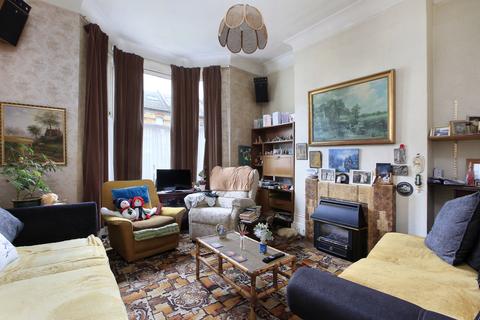 4 bedroom semi-detached house for sale, Sarsfeld Road, London SW12