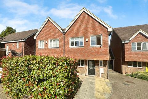 Maidstone - 3 bedroom semi-detached house to rent