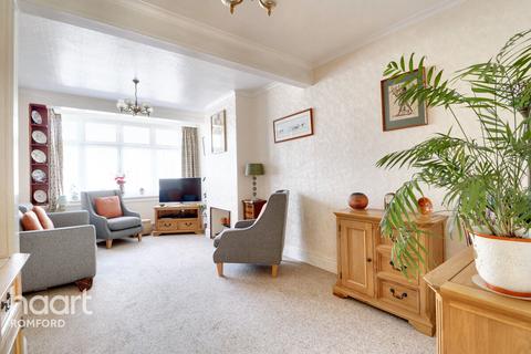 15 Alan Gardens, Romford, RM7 0HD