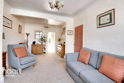15 Alan Gardens, Romford, RM7 0HD