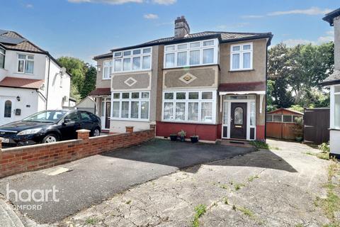 15 Alan Gardens, Romford, RM7 0HD