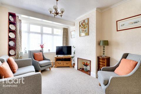 15 Alan Gardens, Romford, RM7 0HD