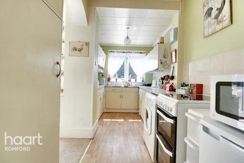 15 Alan Gardens, Romford, RM7 0HD
