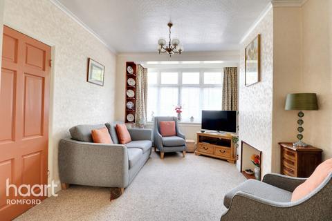 15 Alan Gardens, Romford, RM7 0HD