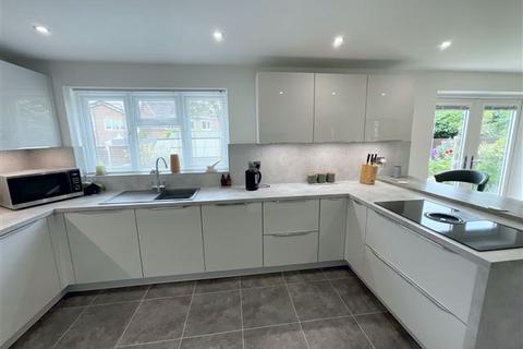 4 bedroom detached house for sale, Willingham Gardens, Sothall, Sheffield, S20 2PE