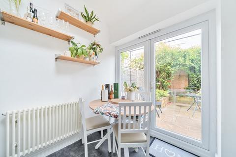 2 bedroom apartment for sale, Darwin Road, London