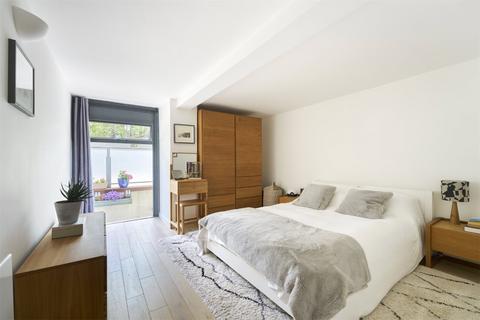 2 bedroom apartment for sale, Keeling House, Bethnal Green E2