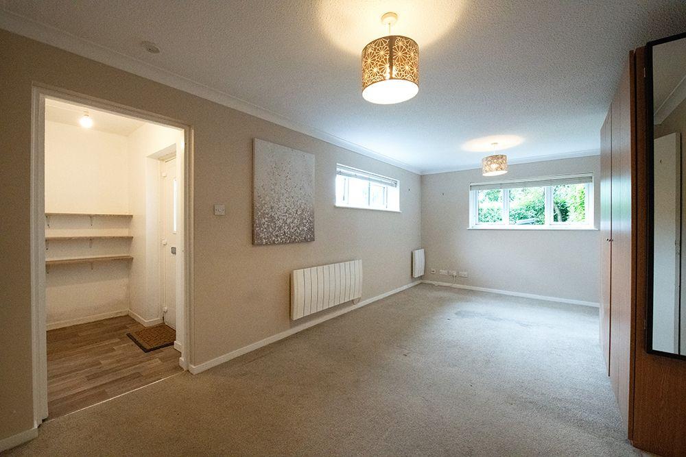 Station Approach, Coulsdon Studio to rent £1,100 pcm (£254 pw)