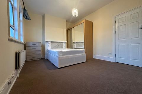 1 bedroom in a house share to rent, London E15