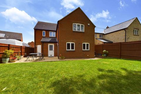 4 bedroom detached house for sale, Mansion Gardens, Potterspury, NN12