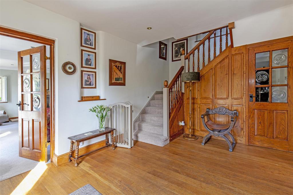 Entrance Hall-1.jpg