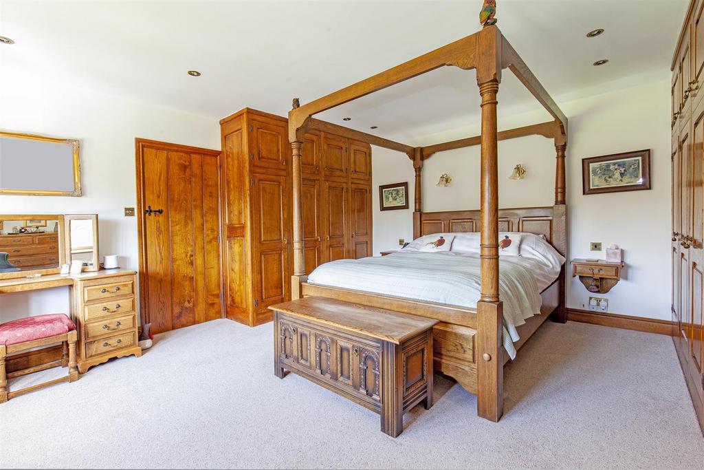 Master Bedroom-3.jpg