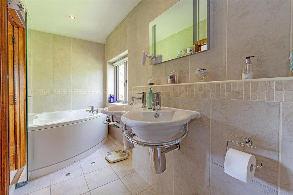 En Suite-2.jpg