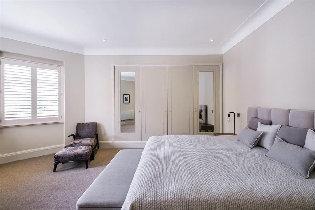 14-18-E-SLOANE-COURT-EAST-14.jpg