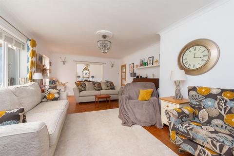 1 Beverley Close, Basingstoke, RG22 4BT