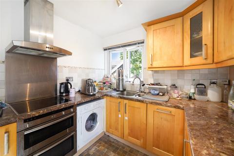 3 bedroom apartment for sale, Waldegrave Road, Teddington TW11