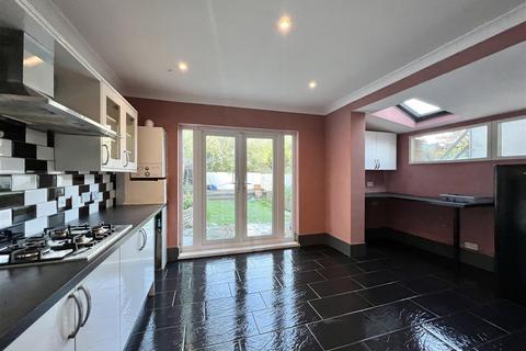 4 bedroom terraced house for sale, Burdett Avenue, Westcliff On Sea