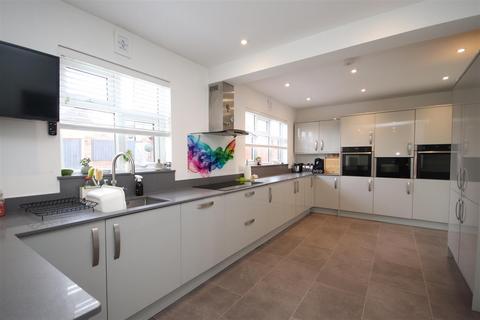 5 bedroom semi-detached house for sale, North Road, Dartford