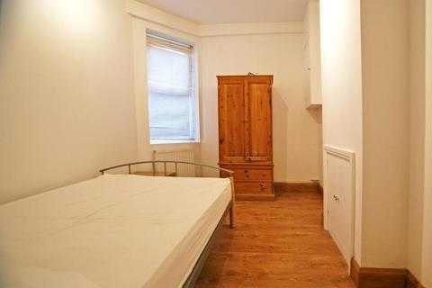2 bedroom flat to rent, Larnach Road,