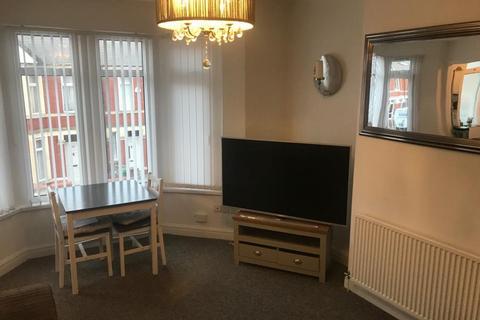 2 bedroom house to rent, Clodien Avenue, Cardiff