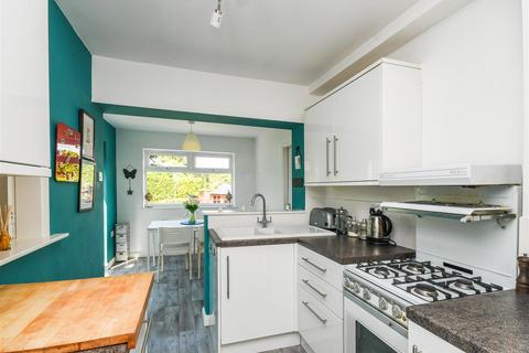 27 Bull Meadow Lane, Wombourne, Wolverhampton, WV5 9DE